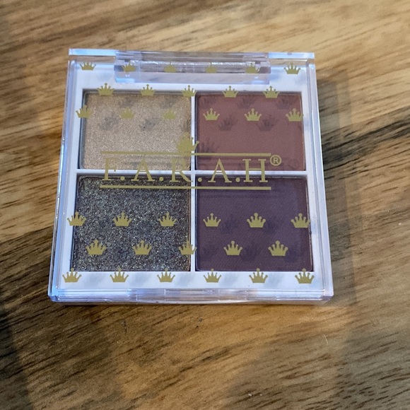 F.A.R.A.H | Eyeshadow Quad in Sugar Plum - Picture 2 of 3